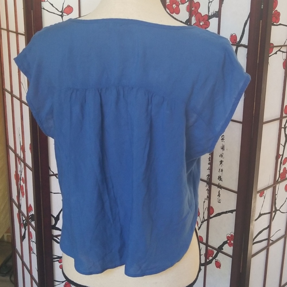 Semi Crop Deep V Neck - Picture 2 of 5